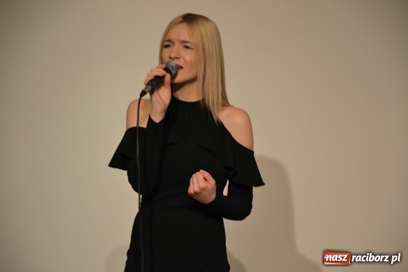 Zdjęcie w galerii na portalu naszraciborz.pl: Na zamku wręczono dyplomy premier rządu dla najlepszych uczniów wiadomości z regionu