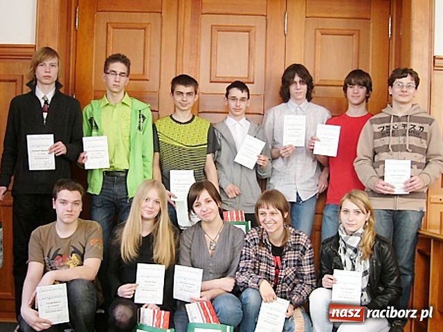 Zdjęcie w galerii na portalu naszraciborz.pl: Nagrodzeni w opawskim Ratuszu wiadomości z regionu