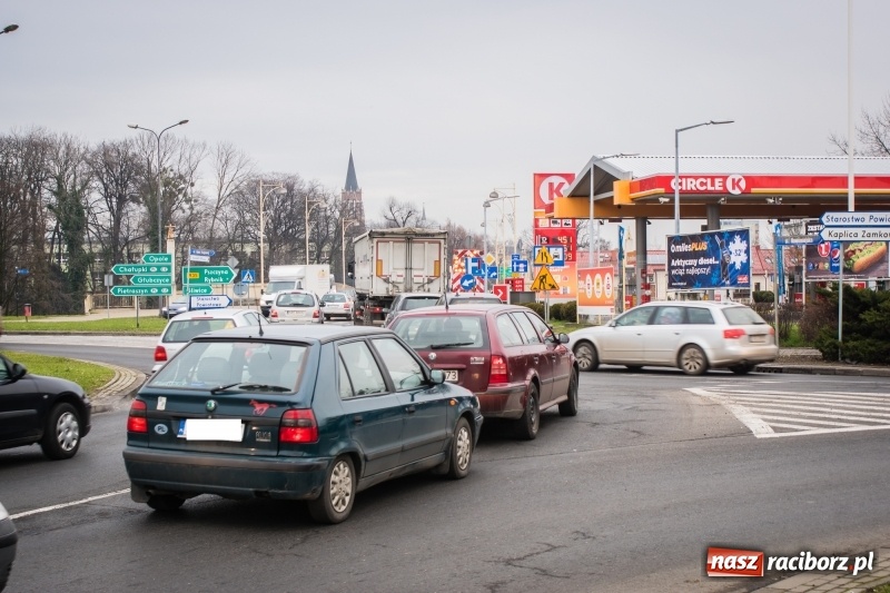 Zdjęcie w galerii na portalu naszraciborz.pl: Nie mamy dobrych wieści dla kierowców. Wiemy, do kiedy potrwają prace na moście  wiadomości z regionu