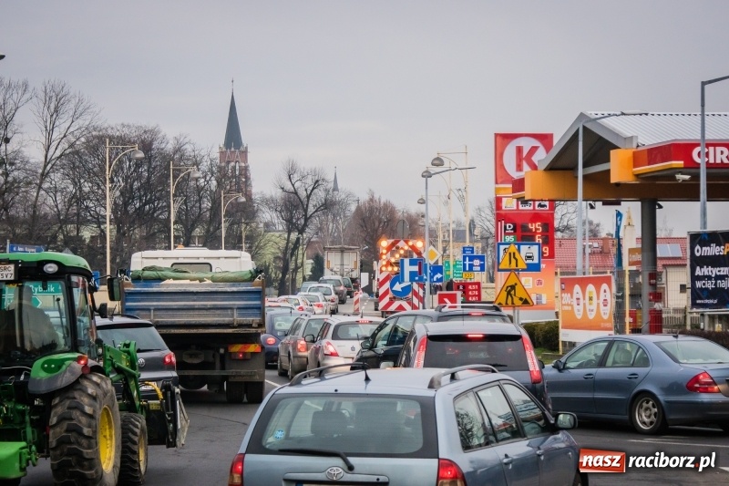 Zdjęcie w galerii na portalu naszraciborz.pl: Nie mamy dobrych wieści dla kierowców. Wiemy, do kiedy potrwają prace na moście  wiadomości z regionu