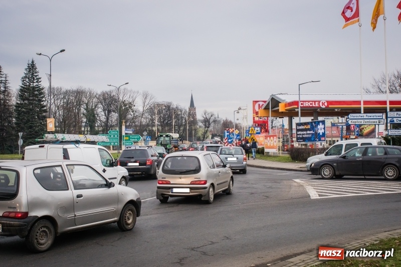 Zdjęcie w galerii na portalu naszraciborz.pl: Nie mamy dobrych wieści dla kierowców. Wiemy, do kiedy potrwają prace na moście  wiadomości z regionu