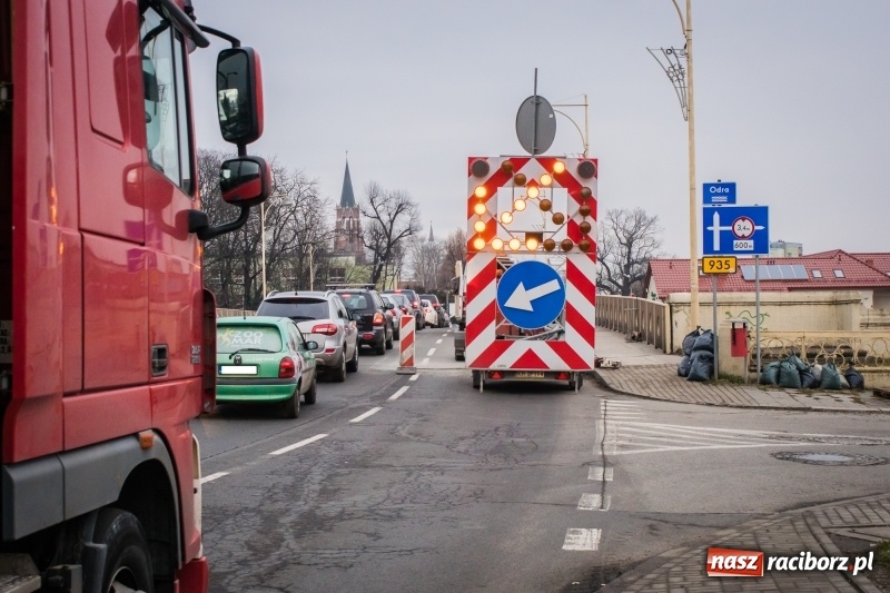 Zdjęcie w galerii na portalu naszraciborz.pl: Nie mamy dobrych wieści dla kierowców. Wiemy, do kiedy potrwają prace na moście  wiadomości z regionu