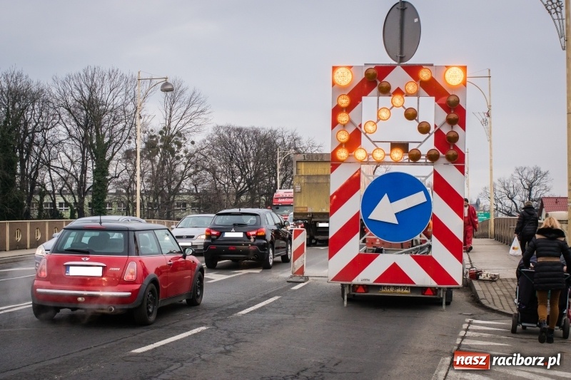 Zdjęcie w galerii na portalu naszraciborz.pl: Nie mamy dobrych wieści dla kierowców. Wiemy, do kiedy potrwają prace na moście  wiadomości z regionu