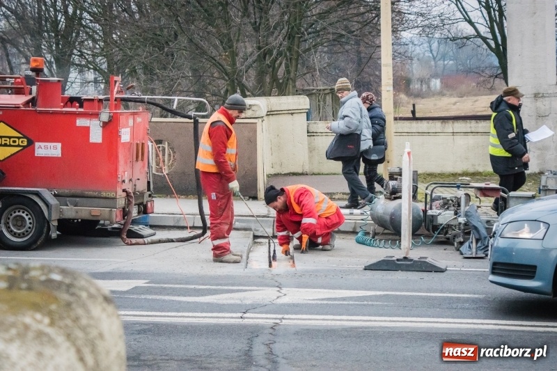 Zdjęcie w galerii na portalu naszraciborz.pl: Nie mamy dobrych wieści dla kierowców. Wiemy, do kiedy potrwają prace na moście  wiadomości z regionu