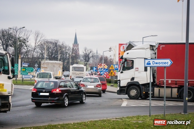 Zdjęcie w galerii na portalu naszraciborz.pl: Nie mamy dobrych wieści dla kierowców. Wiemy, do kiedy potrwają prace na moście  wiadomości z regionu