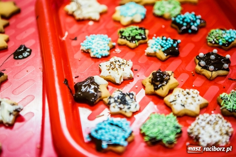 Zdjęcie w galerii na portalu naszraciborz.pl: Pieczenie świątecznych ciasteczek w CKZiU numer 1 wiadomości z regionu