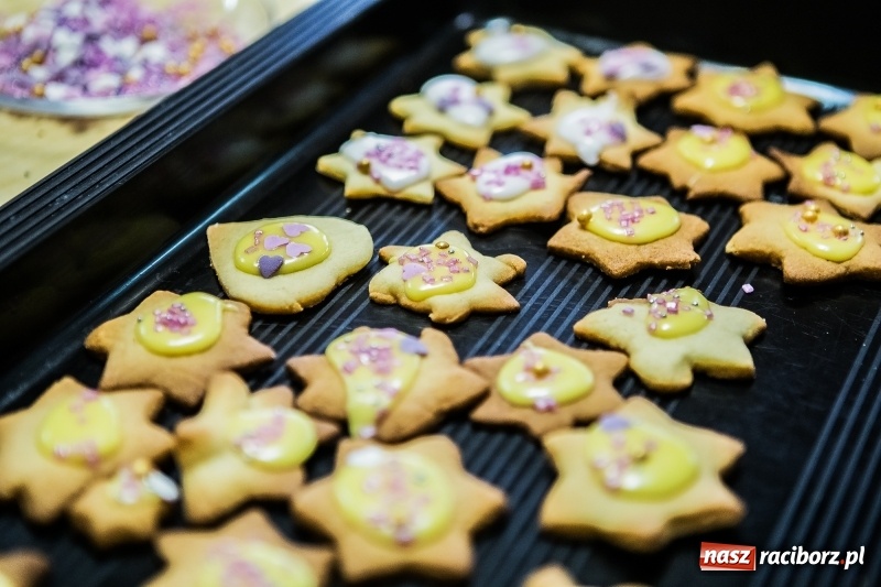 Zdjęcie w galerii na portalu naszraciborz.pl: Pieczenie świątecznych ciasteczek w CKZiU numer 1 wiadomości z regionu