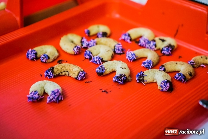 Zdjęcie w galerii na portalu naszraciborz.pl: Pieczenie świątecznych ciasteczek w CKZiU numer 1 wiadomości z regionu
