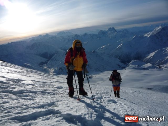 Zdjęcie w galerii na portalu naszraciborz.pl: Patryk Zabrzewski na Elbrusie wiadomości z regionu