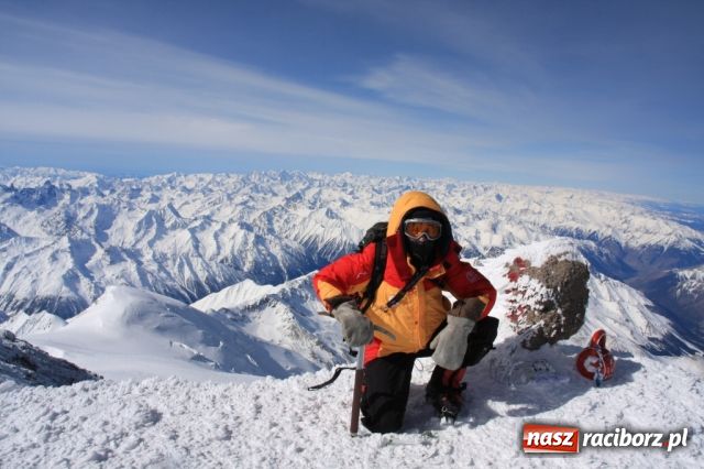 Zdjęcie w galerii na portalu naszraciborz.pl: Patryk Zabrzewski na Elbrusie wiadomości z regionu