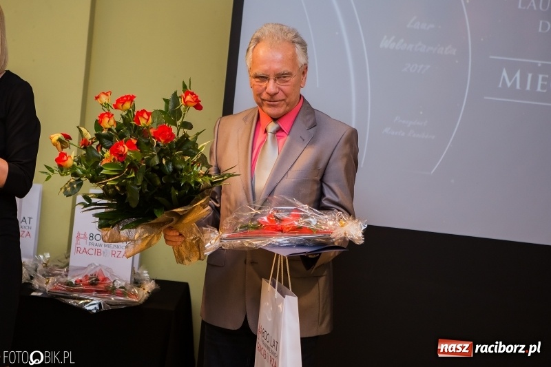 Zdjęcie w galerii na portalu naszraciborz.pl: Mieczysław Łapin Wolontariuszem Roku 2017 wiadomości z regionu