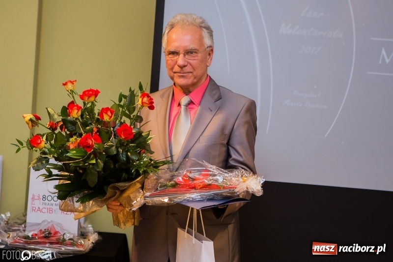 Zdjęcie w galerii na portalu naszraciborz.pl: Mieczysław Łapin Wolontariuszem Roku 2017 wiadomości z regionu