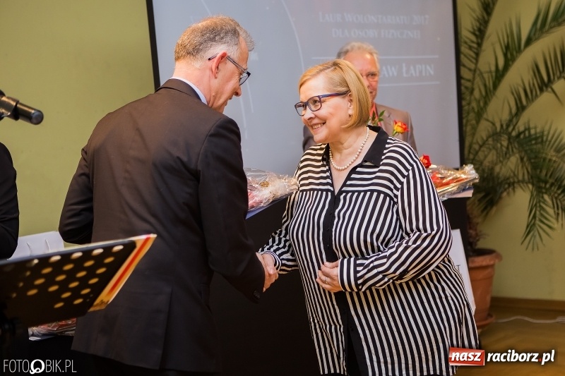 Zdjęcie w galerii na portalu naszraciborz.pl: Mieczysław Łapin Wolontariuszem Roku 2017 wiadomości z regionu