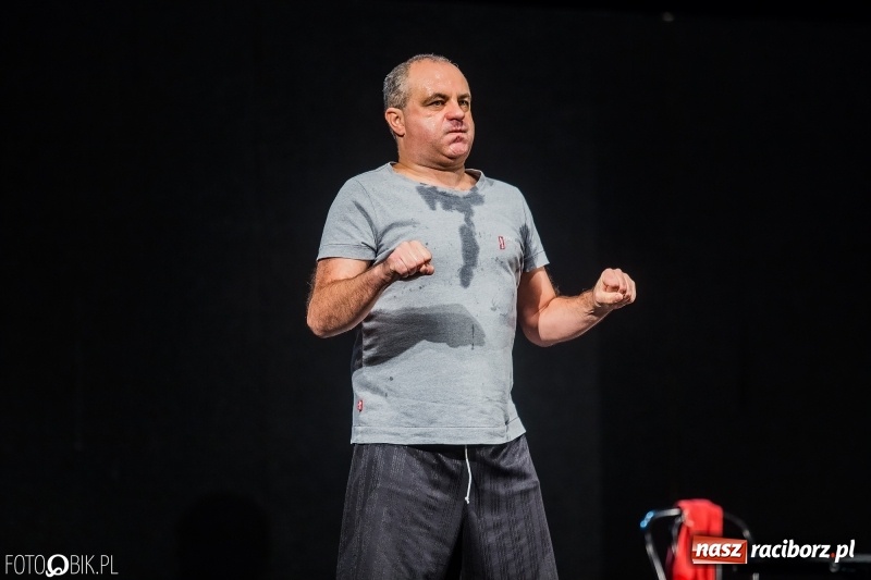 Zdjęcie w galerii na portalu naszraciborz.pl: Wszystko o mężczyznach na deskach sceny RCK wiadomości z regionu