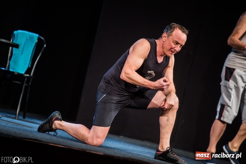 Zdjęcie w galerii na portalu naszraciborz.pl: Wszystko o mężczyznach na deskach sceny RCK wiadomości z regionu