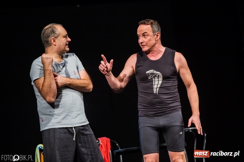 Zdjęcie w galerii na portalu naszraciborz.pl: Wszystko o mężczyznach na deskach sceny RCK wiadomości z regionu