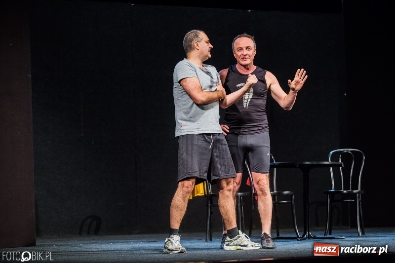 Zdjęcie w galerii na portalu naszraciborz.pl: Wszystko o mężczyznach na deskach sceny RCK wiadomości z regionu