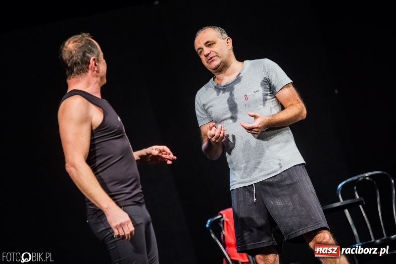 Zdjęcie w galerii na portalu naszraciborz.pl: Wszystko o mężczyznach na deskach sceny RCK wiadomości z regionu