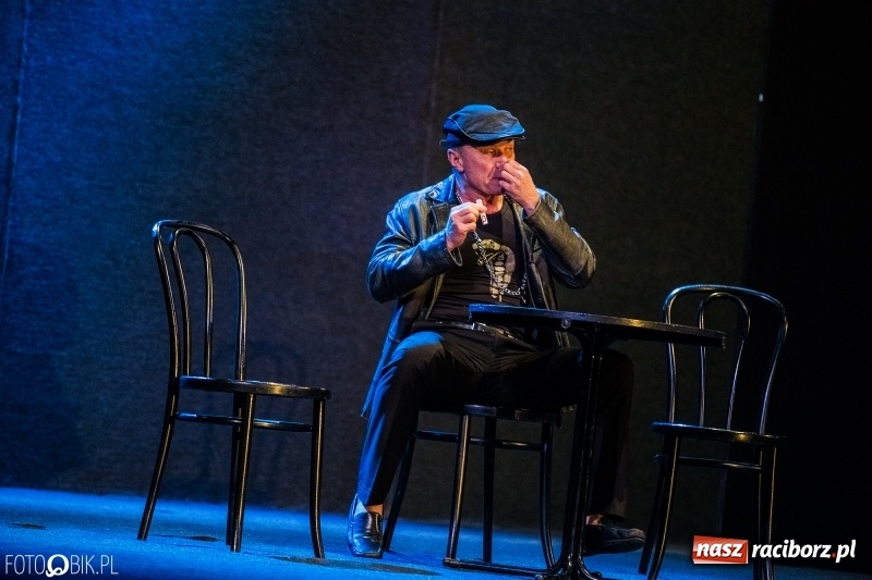 Zdjęcie w galerii na portalu naszraciborz.pl: Wszystko o mężczyznach na deskach sceny RCK wiadomości z regionu
