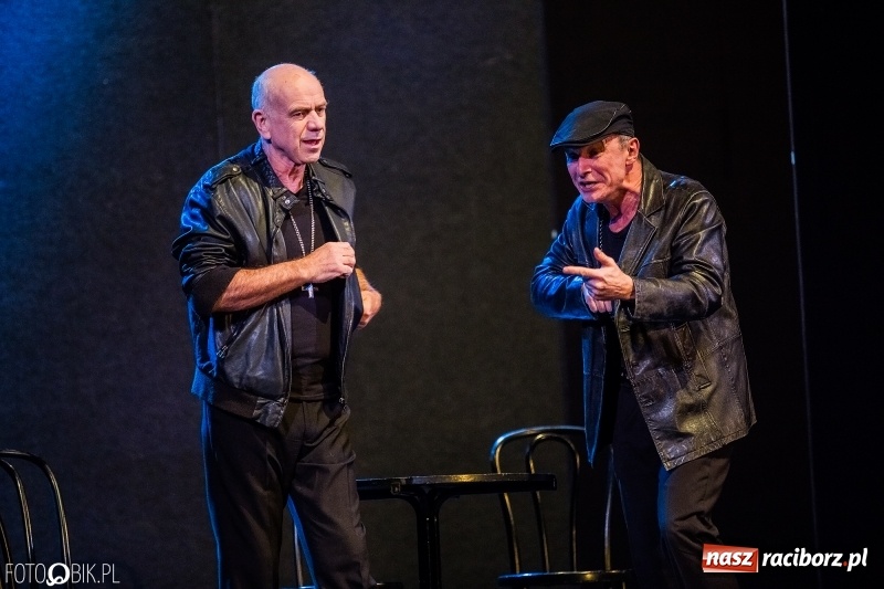 Zdjęcie w galerii na portalu naszraciborz.pl: Wszystko o mężczyznach na deskach sceny RCK wiadomości z regionu