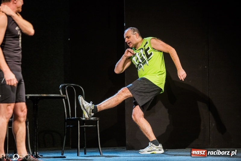 Zdjęcie w galerii na portalu naszraciborz.pl: Wszystko o mężczyznach na deskach sceny RCK wiadomości z regionu