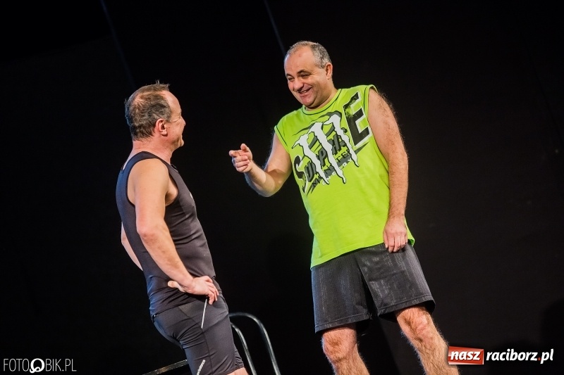 Zdjęcie w galerii na portalu naszraciborz.pl: Wszystko o mężczyznach na deskach sceny RCK wiadomości z regionu