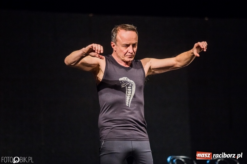 Zdjęcie w galerii na portalu naszraciborz.pl: Wszystko o mężczyznach na deskach sceny RCK wiadomości z regionu