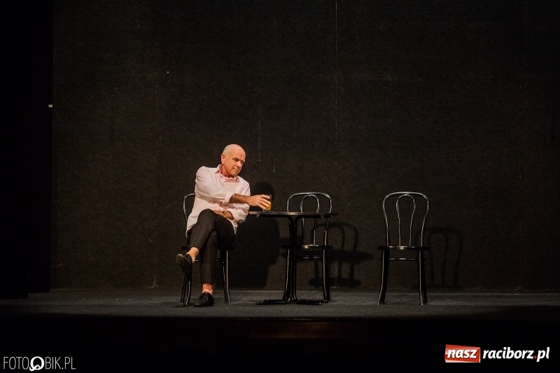 Zdjęcie w galerii na portalu naszraciborz.pl: Wszystko o mężczyznach na deskach sceny RCK wiadomości z regionu