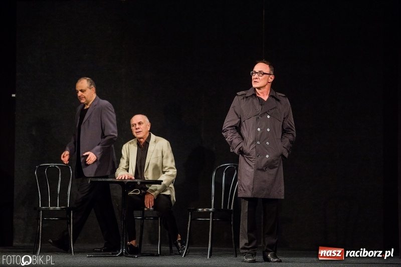 Zdjęcie w galerii na portalu naszraciborz.pl: Wszystko o mężczyznach na deskach sceny RCK wiadomości z regionu