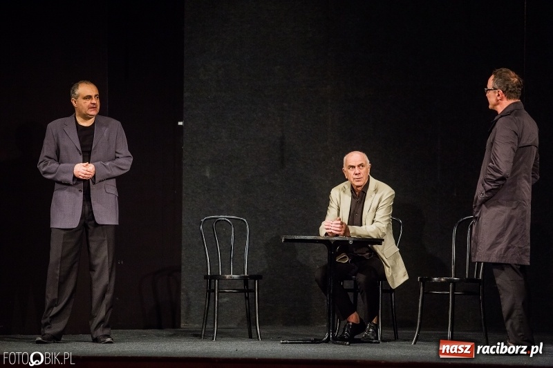 Zdjęcie w galerii na portalu naszraciborz.pl: Wszystko o mężczyznach na deskach sceny RCK wiadomości z regionu