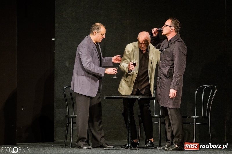 Zdjęcie w galerii na portalu naszraciborz.pl: Wszystko o mężczyznach na deskach sceny RCK wiadomości z regionu