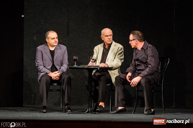 Zdjęcie w galerii na portalu naszraciborz.pl: Wszystko o mężczyznach na deskach sceny RCK wiadomości z regionu