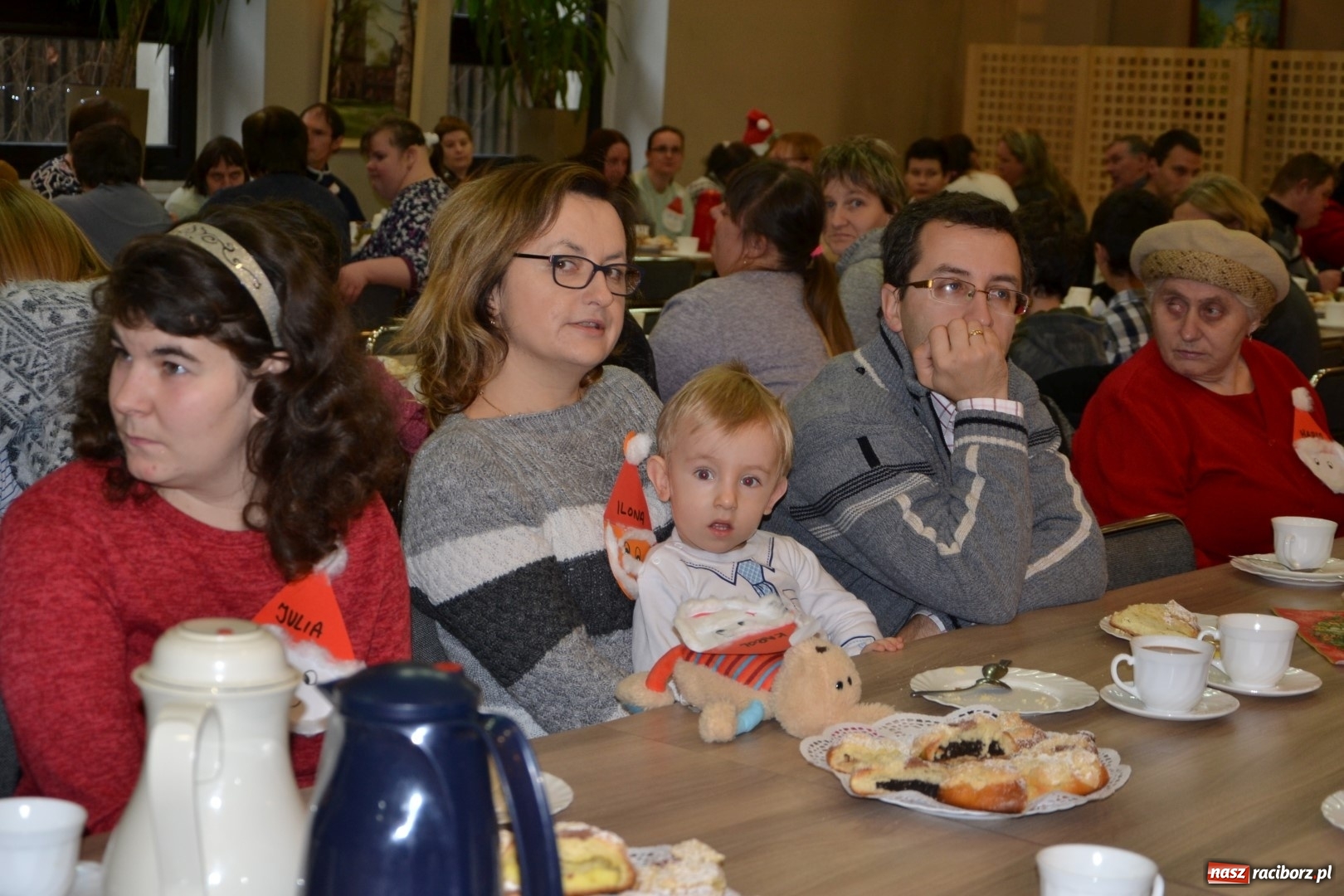 Zdjęcie w galerii na portalu naszraciborz.pl: Święty Mikołaj z workiem pełnym prezentów wiadomości z regionu