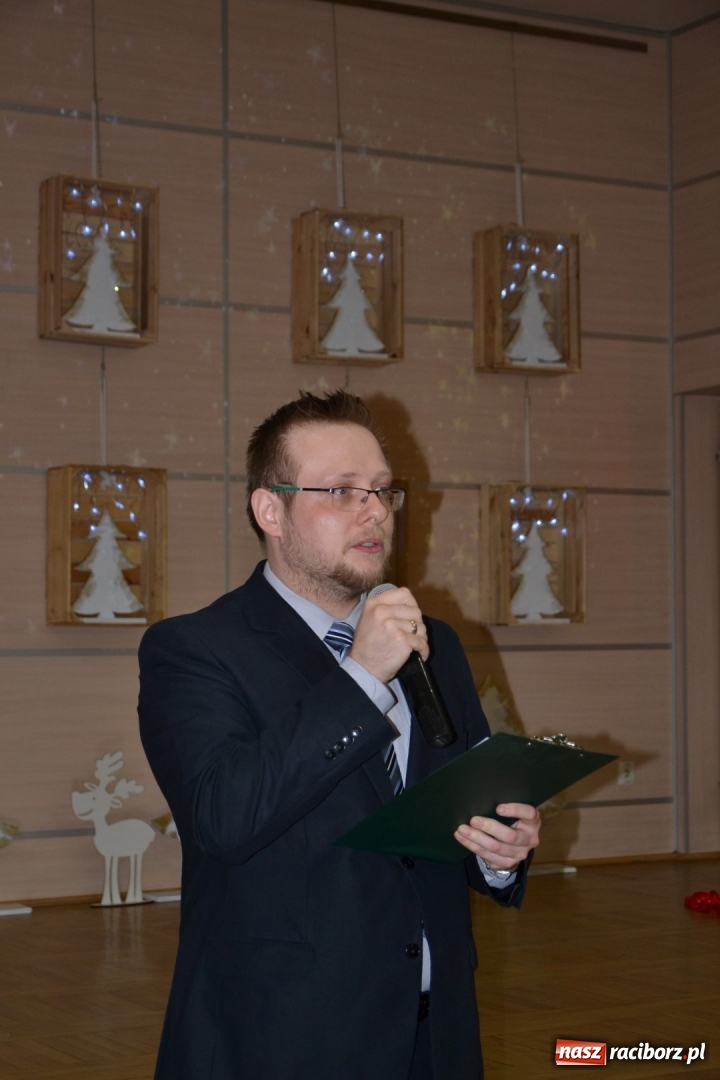 Zdjęcie w galerii na portalu naszraciborz.pl: Święty Mikołaj z workiem pełnym prezentów wiadomości z regionu