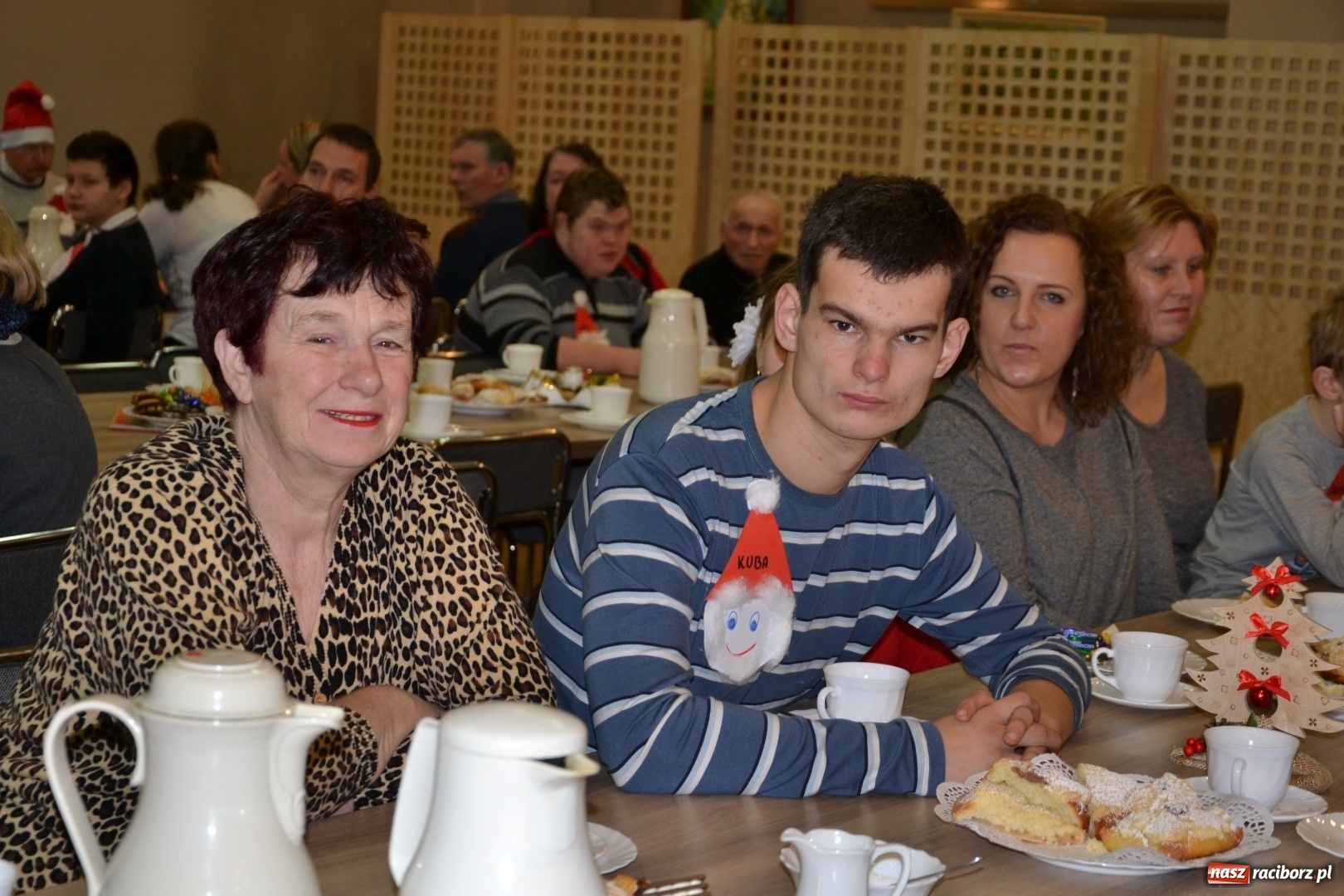 Zdjęcie w galerii na portalu naszraciborz.pl: Święty Mikołaj z workiem pełnym prezentów wiadomości z regionu