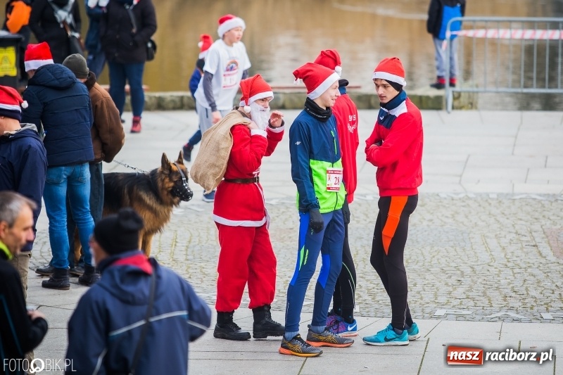 Zdjęcie w galerii na portalu naszraciborz.pl: Bieg Mikołajkowy w Parku im. Miasta Roth wiadomości z regionu