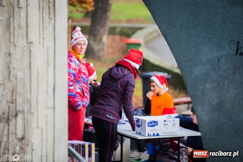 Zdjęcie w galerii na portalu naszraciborz.pl: Bieg Mikołajkowy w Parku im. Miasta Roth wiadomości z regionu
