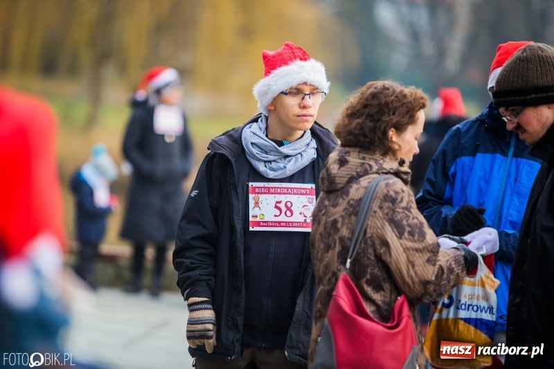 Zdjęcie w galerii na portalu naszraciborz.pl: Bieg Mikołajkowy w Parku im. Miasta Roth wiadomości z regionu