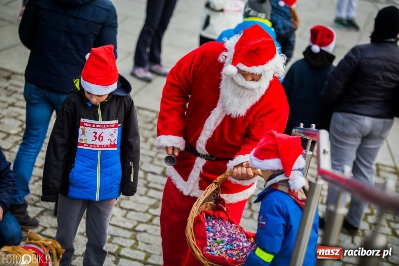 Zdjęcie w galerii na portalu naszraciborz.pl: Bieg Mikołajkowy w Parku im. Miasta Roth wiadomości z regionu