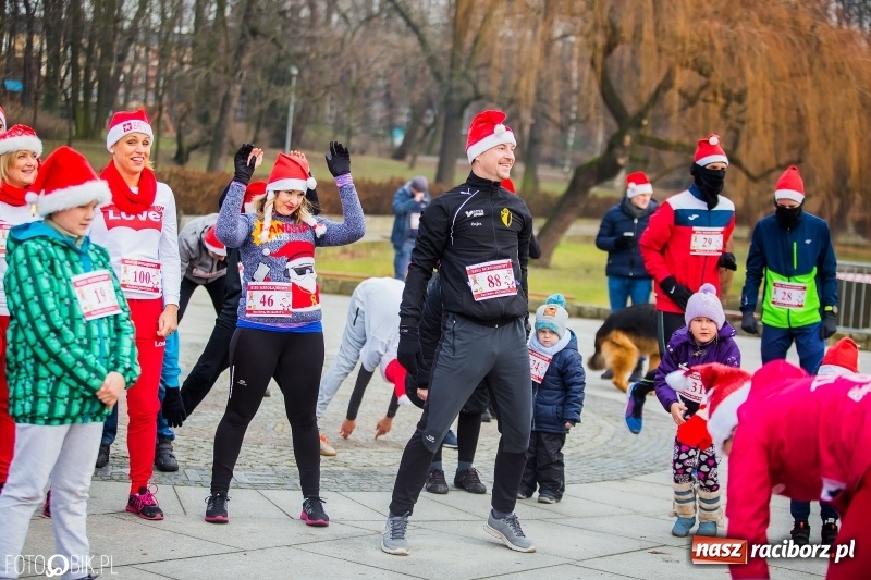 Zdjęcie w galerii na portalu naszraciborz.pl: Bieg Mikołajkowy w Parku im. Miasta Roth wiadomości z regionu
