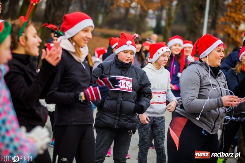 Zdjęcie w galerii na portalu naszraciborz.pl: Bieg Mikołajkowy w Parku im. Miasta Roth wiadomości z regionu