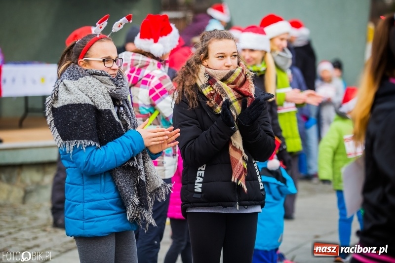 Zdjęcie w galerii na portalu naszraciborz.pl: Bieg Mikołajkowy w Parku im. Miasta Roth wiadomości z regionu
