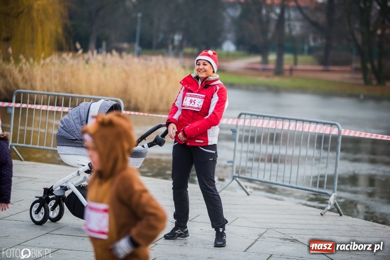 Zdjęcie w galerii na portalu naszraciborz.pl: Bieg Mikołajkowy w Parku im. Miasta Roth wiadomości z regionu