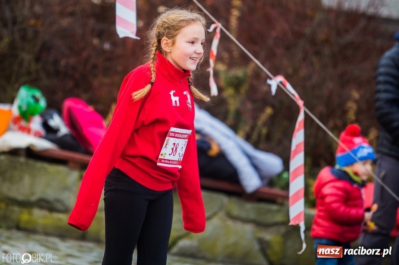 Zdjęcie w galerii na portalu naszraciborz.pl: Bieg Mikołajkowy w Parku im. Miasta Roth wiadomości z regionu