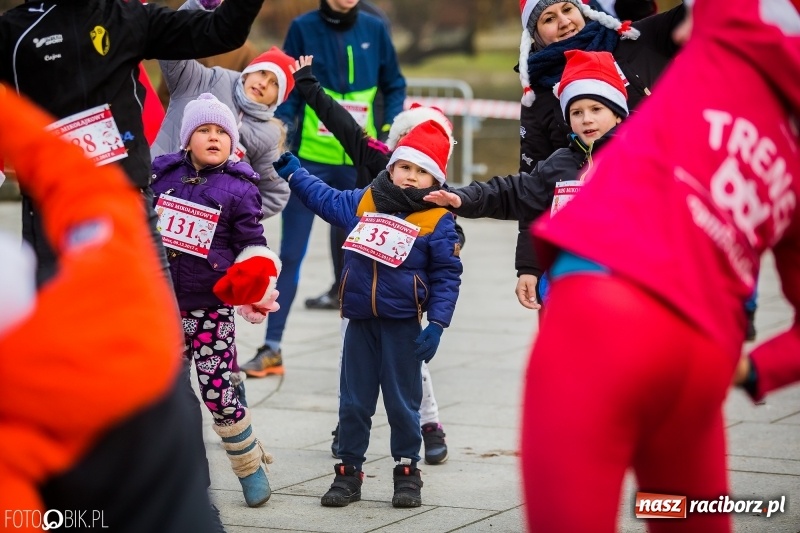 Zdjęcie w galerii na portalu naszraciborz.pl: Bieg Mikołajkowy w Parku im. Miasta Roth wiadomości z regionu
