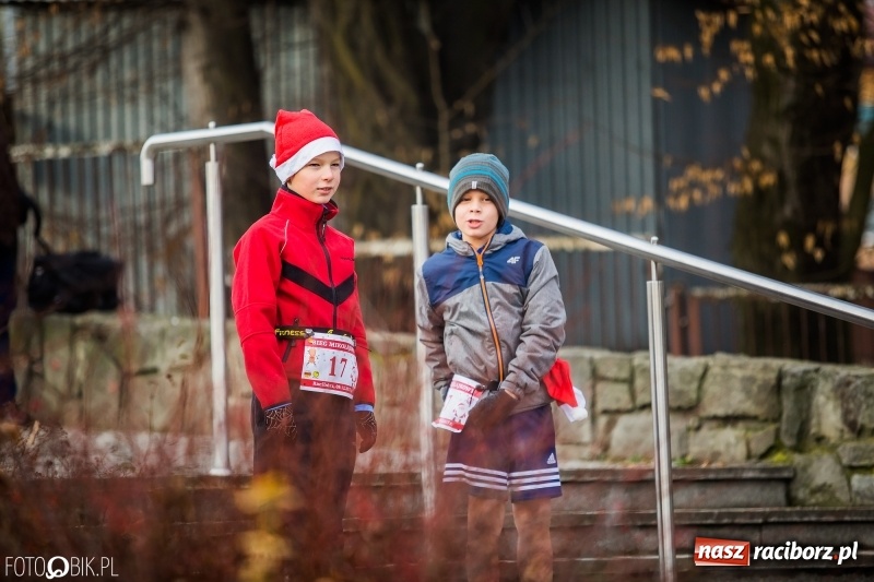 Zdjęcie w galerii na portalu naszraciborz.pl: Bieg Mikołajkowy w Parku im. Miasta Roth wiadomości z regionu