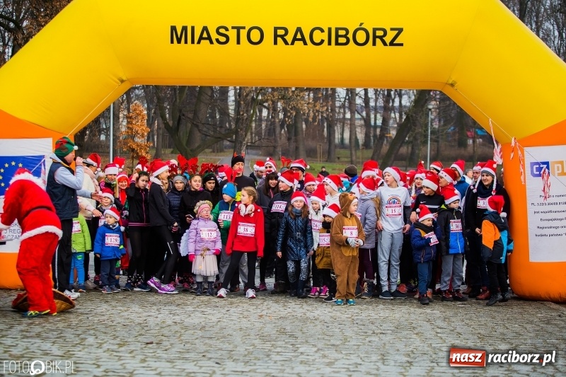 Zdjęcie w galerii na portalu naszraciborz.pl: Bieg Mikołajkowy w Parku im. Miasta Roth wiadomości z regionu