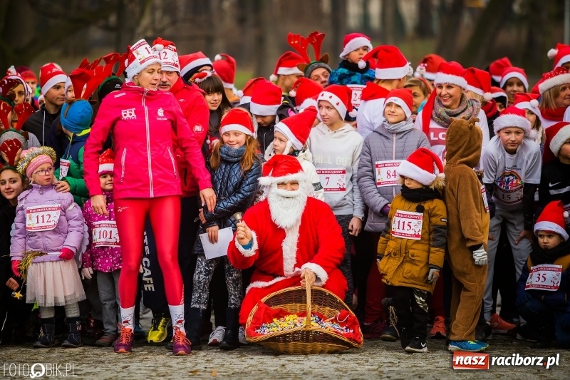 Zdjęcie w galerii na portalu naszraciborz.pl: Bieg Mikołajkowy w Parku im. Miasta Roth wiadomości z regionu