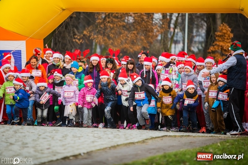 Zdjęcie w galerii na portalu naszraciborz.pl: Bieg Mikołajkowy w Parku im. Miasta Roth wiadomości z regionu