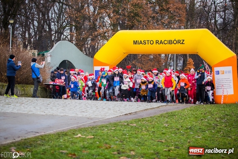 Zdjęcie w galerii na portalu naszraciborz.pl: Bieg Mikołajkowy w Parku im. Miasta Roth wiadomości z regionu
